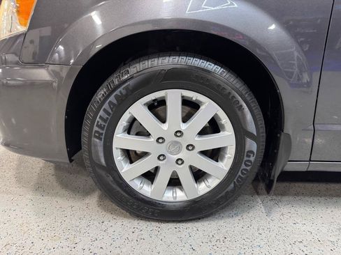 Used 2015 Chrysler Town & Country Touring w/ Driver Convenience Group FWD image 22