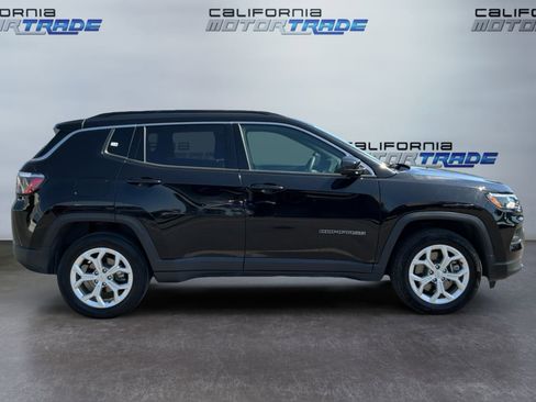 Used 2024 Jeep Compass Latitude AWD/4WD image 4