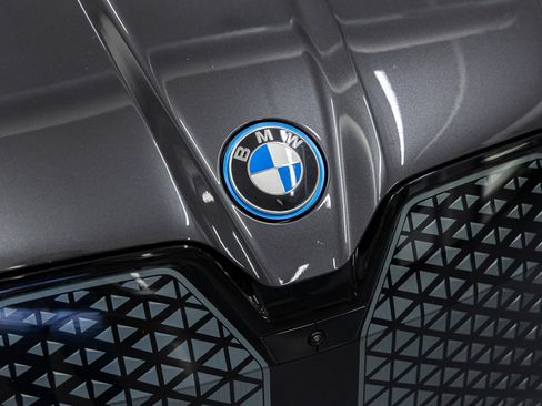 Used 2024 BMW iX xDrive50 w/ Convenience Package AWD/4WD image 9