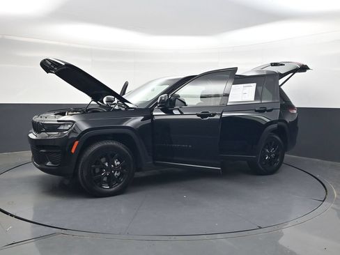 Used 2025 Jeep Grand Cherokee Altitude AWD/4WD image 44