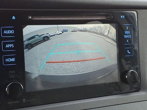 Used 2015 Toyota Sienna LE image 4