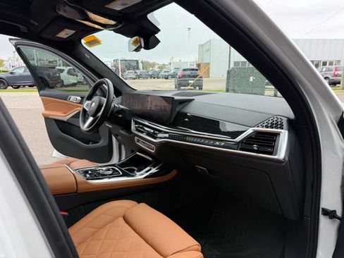 Used 2024 BMW X7 xDrive40i w/ Executive Package AWD/4WD image 14