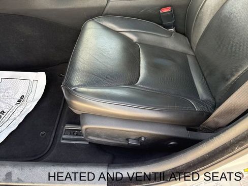 Used 2023 Chrysler 300 Touring L w/ Popular Equipment Group image 13