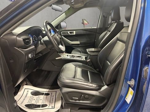 Used 2022 Ford Explorer XLT w/ Equipment Group 202A AWD/4WD image 12