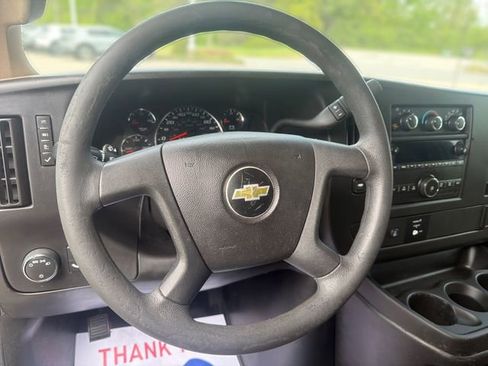 Used 2017 Chevrolet Express 2500 RWD image 17