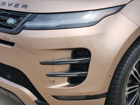 Used 2026 Land Rover Range Rover Evoque Dynamic SE AWD/4WD image 9