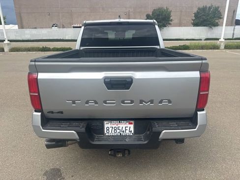 Used 2025 Toyota Tacoma TRD Sport image 11