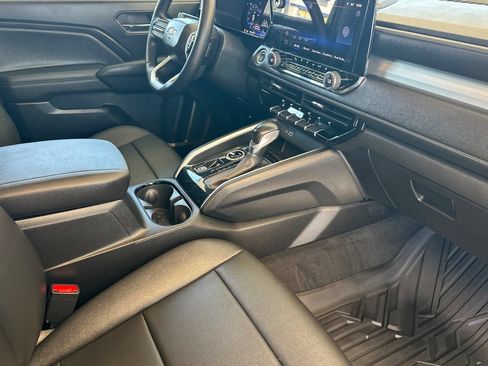 Used 2024 Chevrolet Colorado LT w/ LT Convenience Package III AWD/4WD image 15