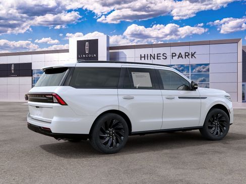 New 2027 Lincoln Navigator Reserve w/ Jet Appearance Package AWD/4WD image 6