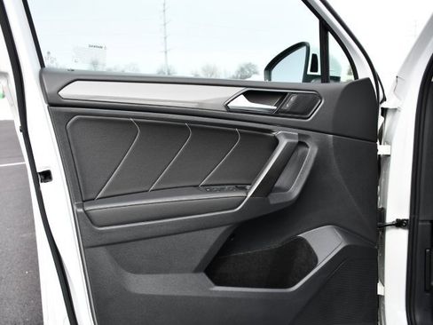 Used 2022 Volkswagen Tiguan SE image 13