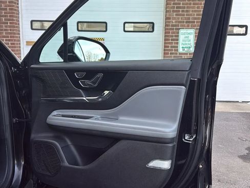 Used 2020 Lincoln Corsair Sport Utility 4D w/ Equipment Group 101A image 9