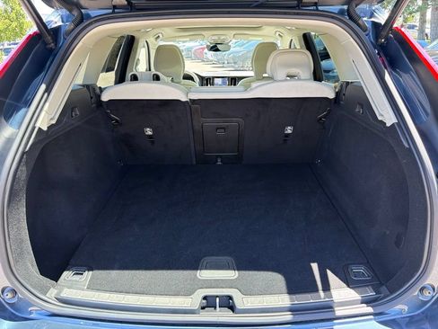 Used 2023 Volvo XC60 B5 Plus AWD/4WD image 18