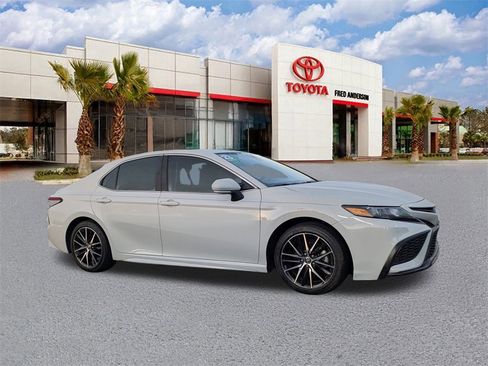 Certified 2023 Toyota Camry SE image 1
