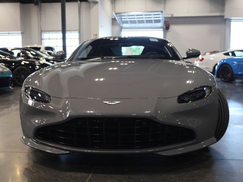 Used 2021 Aston Martin V8 Vantage Coupe RWD image 2