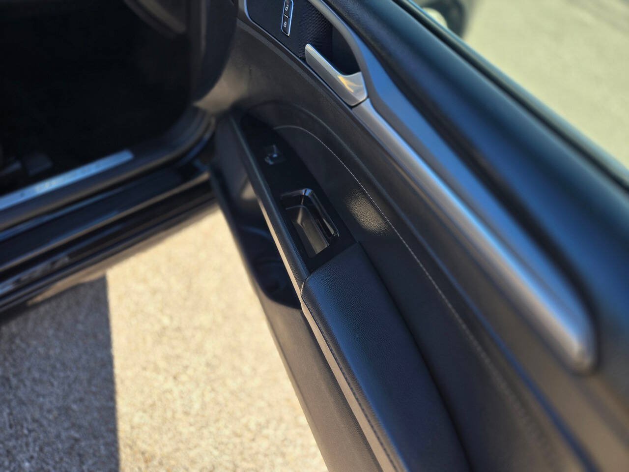 Used 2016 Ford Fusion Titanium FWD image 17