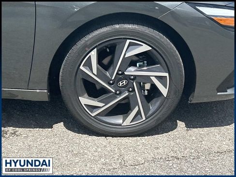 New 2026 Hyundai Elantra Limited FWD image 9