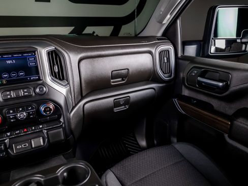 Used 2022 Chevrolet Silverado 3500 LT w/ Convenience Package image 7