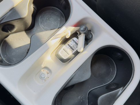 Used 2023 Chrysler Voyager LX image 24