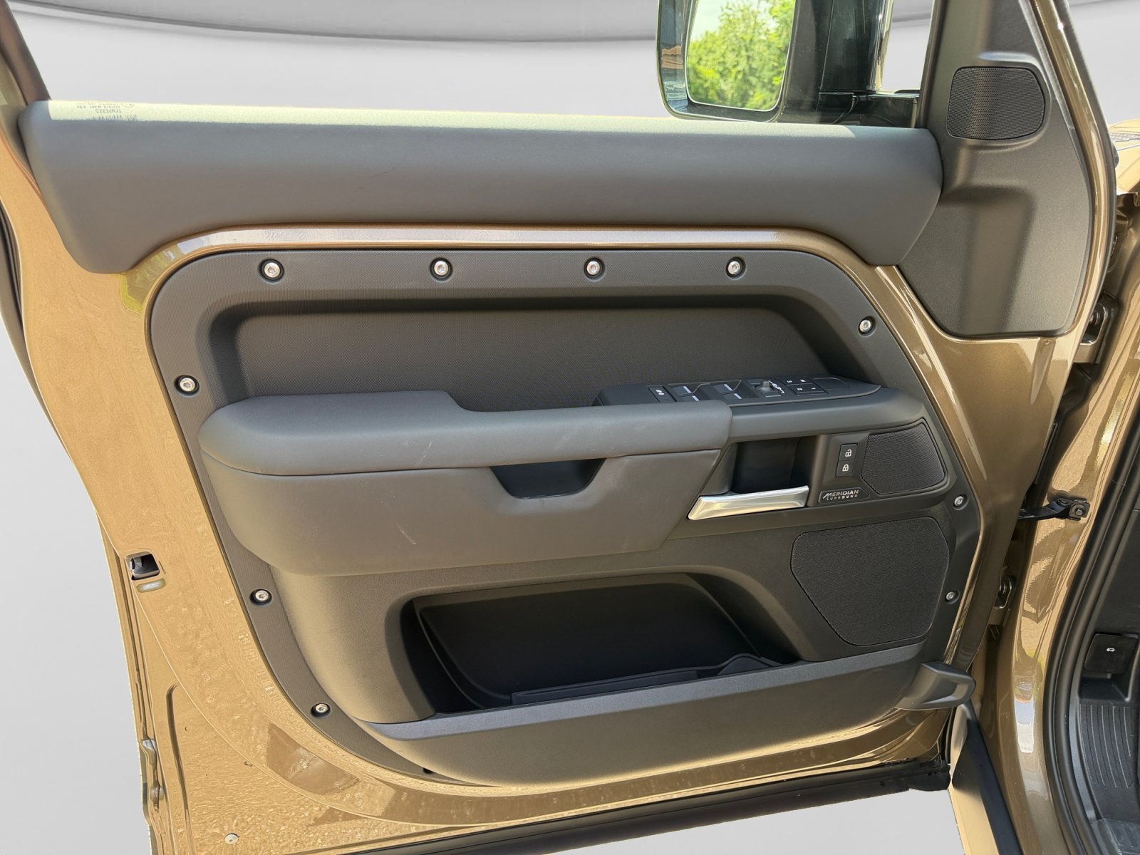 New 2026 Land Rover Defender 110 X-Dynamic SE AWD/4WD image 12