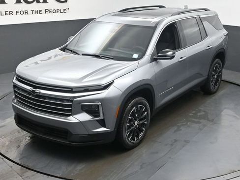 New 2026 Chevrolet Traverse LT w/ Sun and Wheel Package FWD image 24