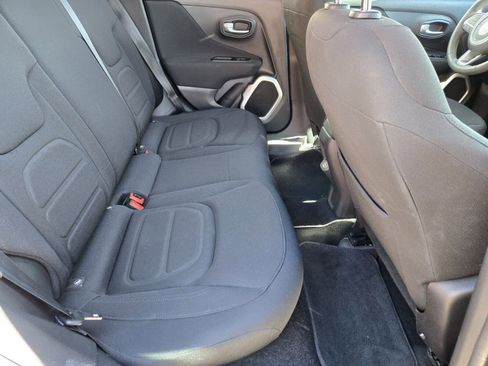 Used 2018 Jeep Renegade Latitude image 11