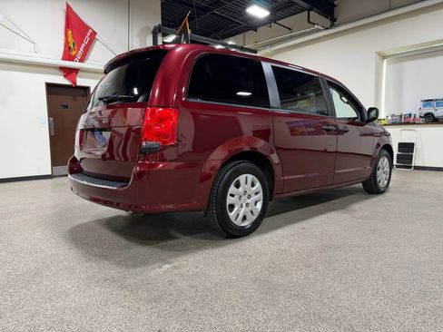 Used 2019 Dodge Grand Caravan SE image 5