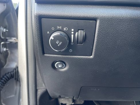 Used 2021 Jeep Grand Cherokee Laredo image 16