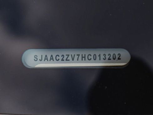 Used 2017 Bentley Bentayga image 40