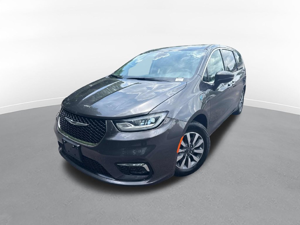 Used 2023 Chrysler Pacifica Touring-L FWD image 2