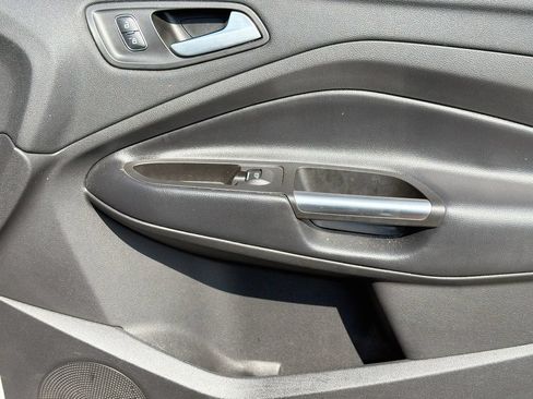 Used 2019 Ford Escape SE FWD image 17