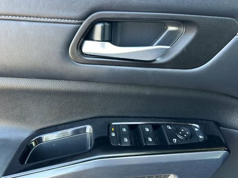 Used 2023 Nissan Pathfinder SL image 15