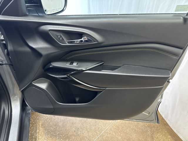 Used 2025 Chevrolet Trax ACTIV w/ Sunroof Package FWD image 26