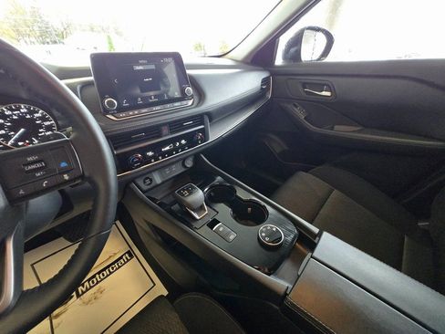 Used 2025 Nissan Rogue SV image 18
