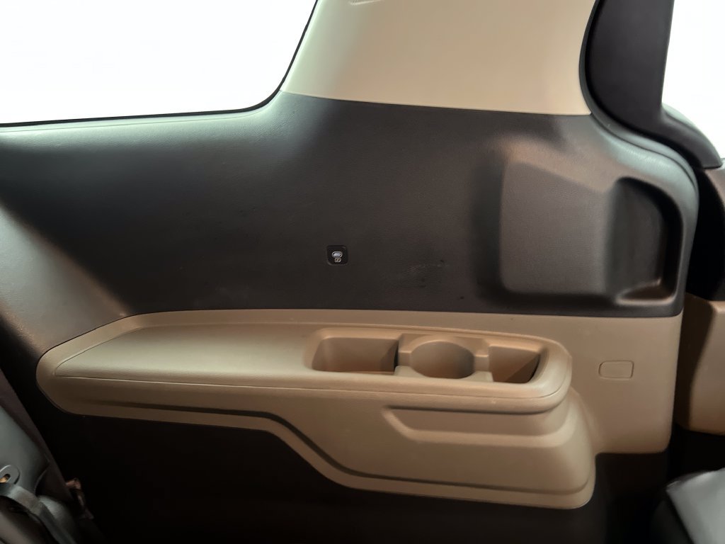 Used 2025 Kia Carnival FWD image 37