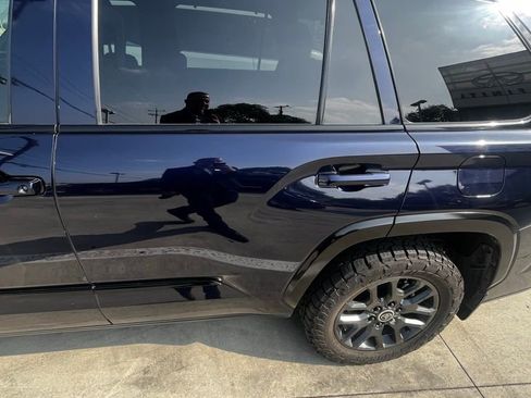 Used 2024 Toyota Sequoia Platinum AWD/4WD image 18