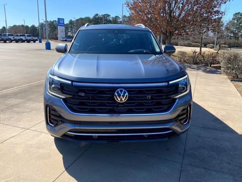 Used 2024 Volkswagen Atlas SEL Premium R-Line image 2