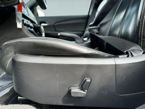 Used 2014 Dodge Avenger SXT w/ Sun/Sound Group image 12