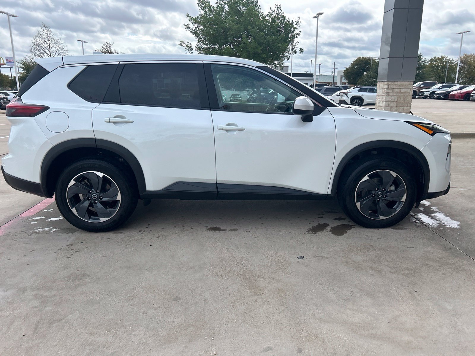 Used 2024 Nissan Rogue SV FWD image 7