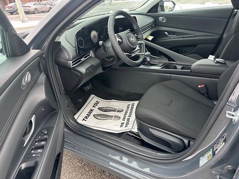 New 2025 Hyundai Elantra SEL image 6