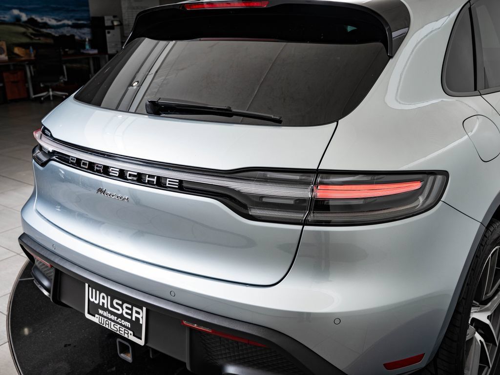 Used 2024 Porsche Macan AWD/4WD image 12