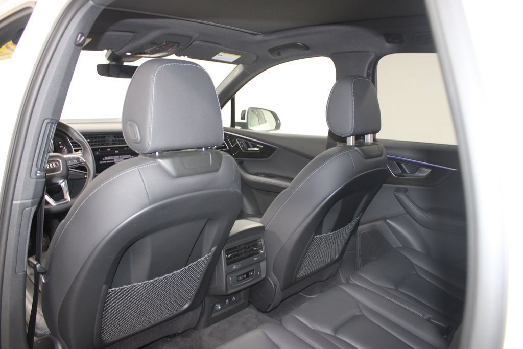 Used 2025 Audi Q7 3.0T Premium Plus AWD/4WD image 24