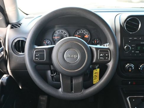 Used 2017 Jeep Patriot Sport FWD image 9
