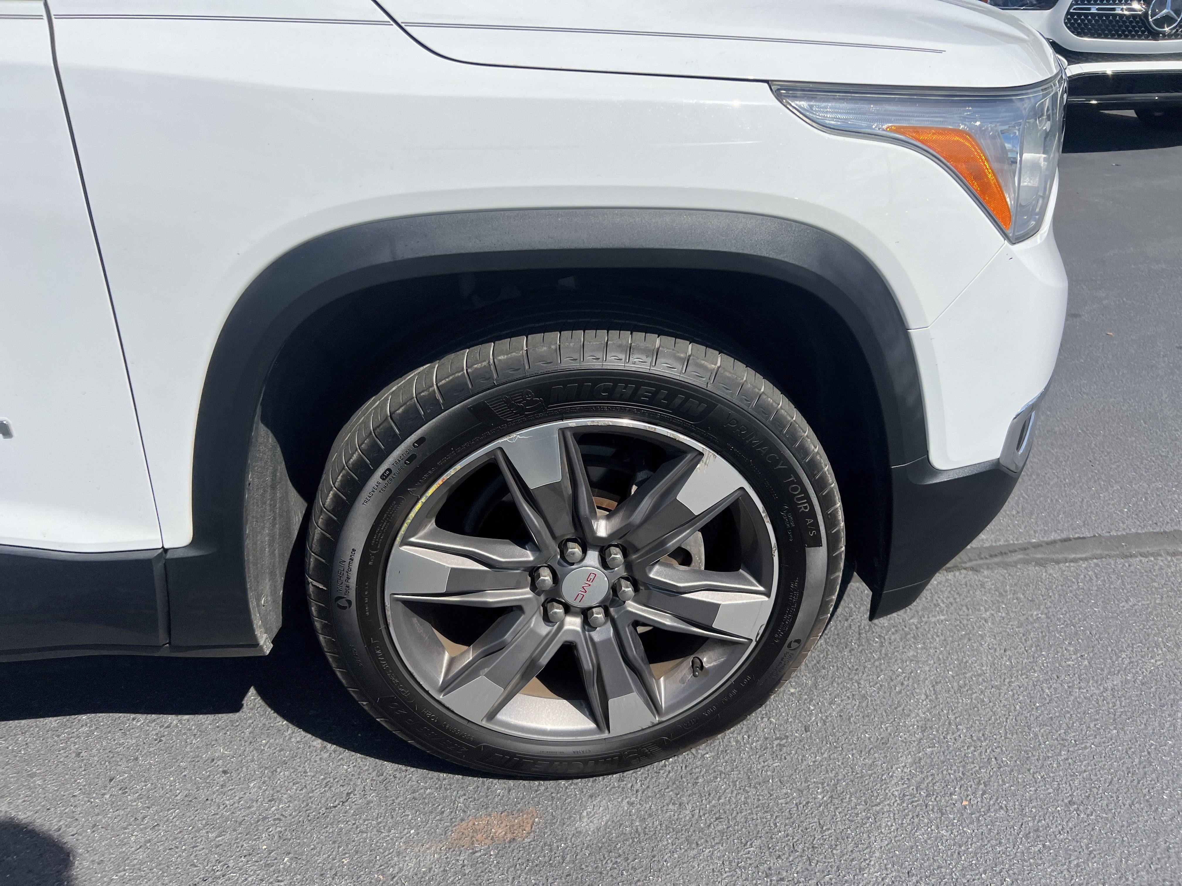 Used 2019 GMC Acadia SLT w/ LPO, Floor Liner Package FWD image 13