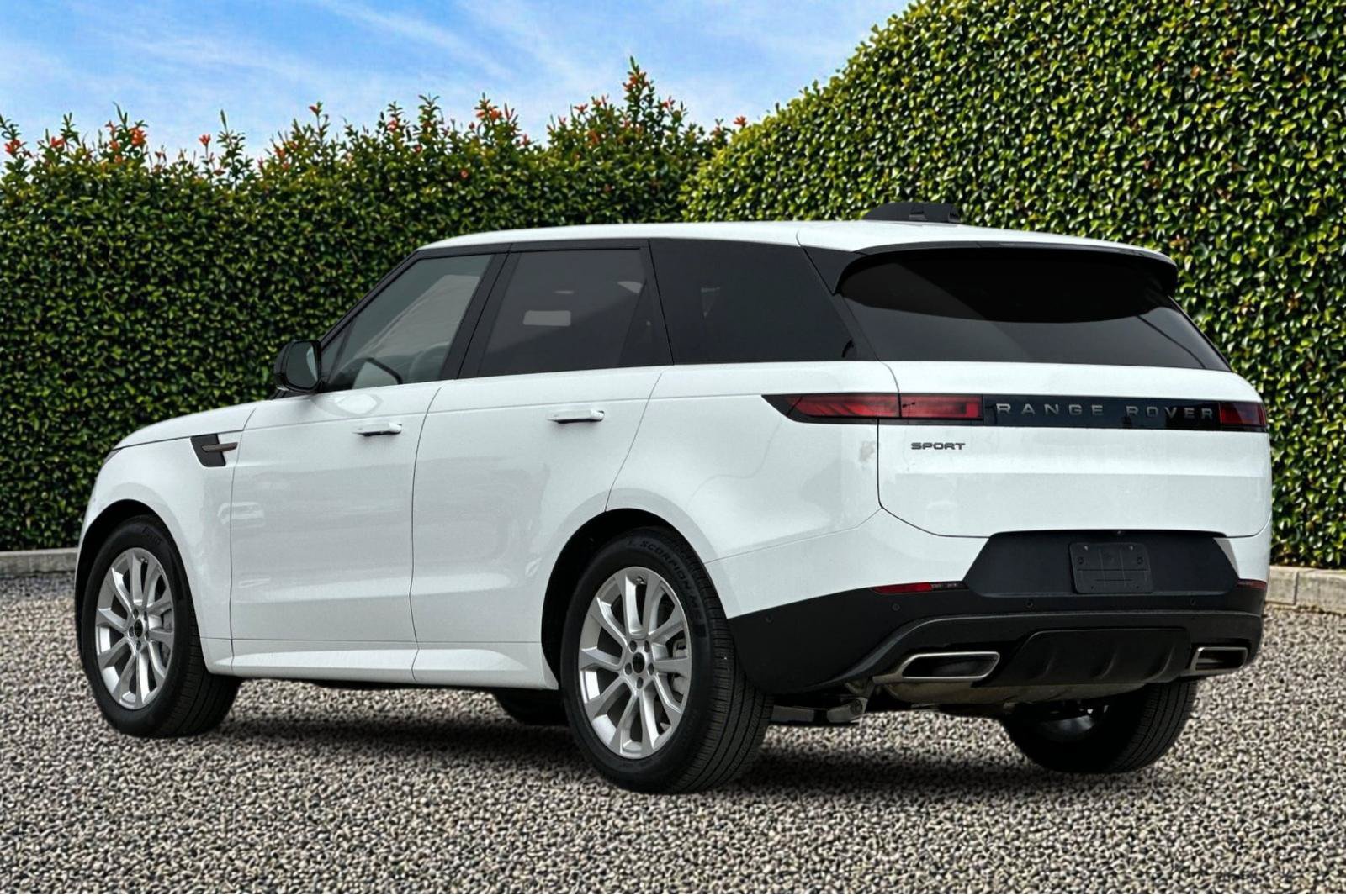 Used 2026 Land Rover Range Rover Sport SE AWD/4WD image 6