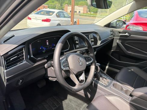 Used 2023 Volkswagen Jetta SE w/ Panoramic Sunroof Package FWD image 17