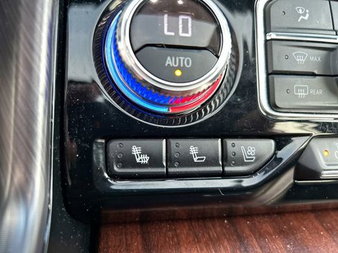 Used 2024 GMC Yukon Denali Ultimate AWD/4WD image 35
