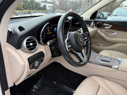Used 2021 Mercedes-Benz GLC 300 4MATIC image 11