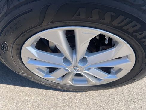 Used 2015 Nissan Rogue SV image 43