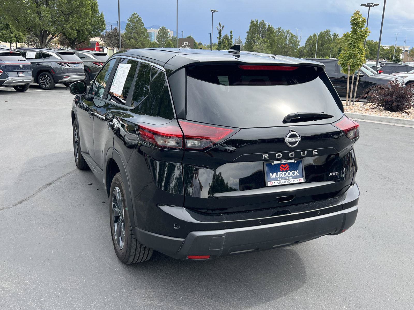 Used 2025 Nissan Rogue SV AWD/4WD image 9