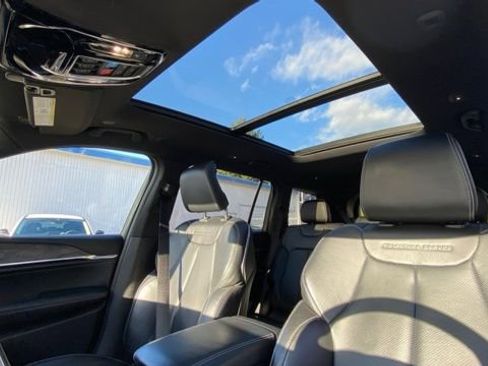 Used 2022 Jeep Grand Cherokee L Overland w/ Luxury Tech Group IV image 37